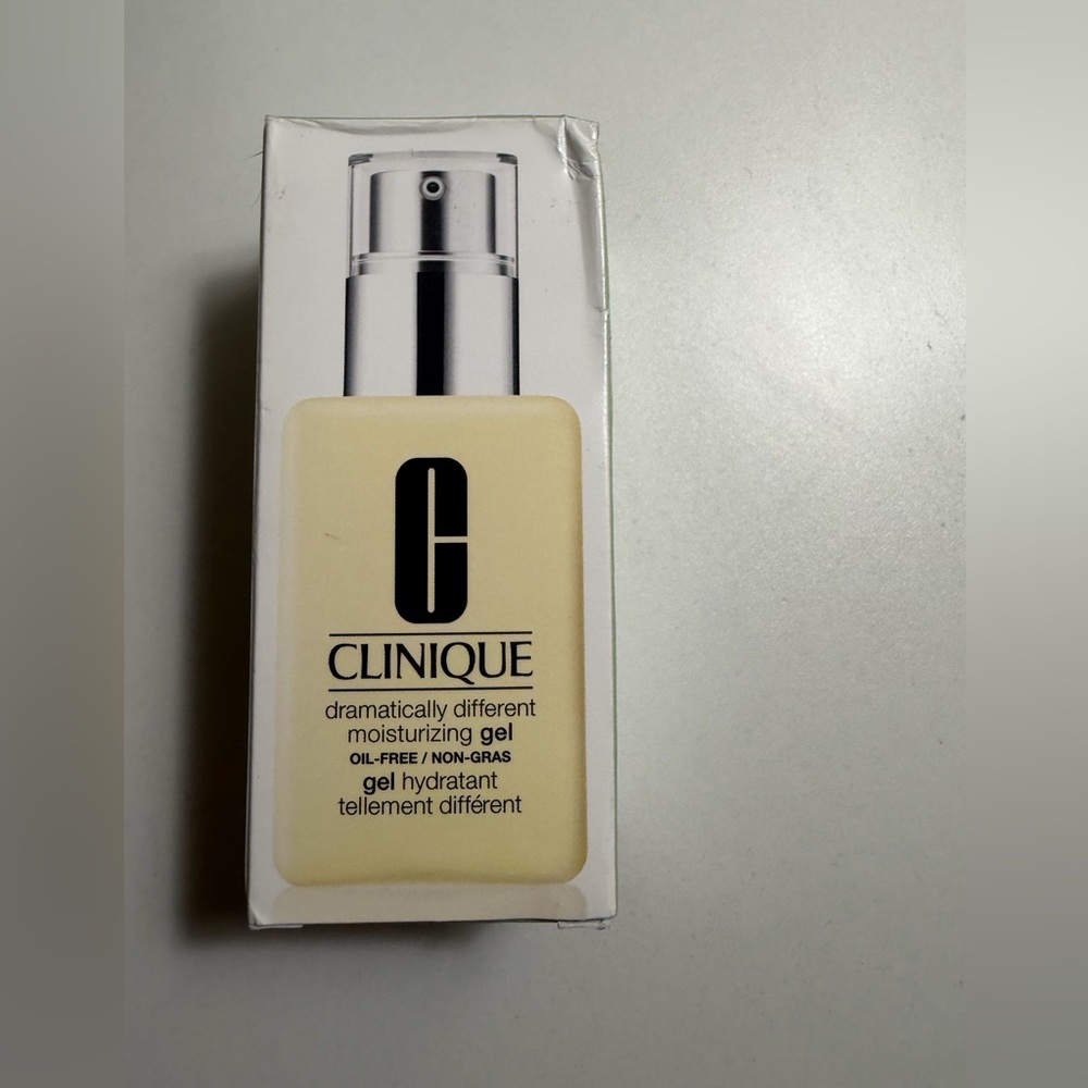 Clinique Dramatically Different Moisturizing Gel Oil-Free Hydration New - Picture 3 of 4